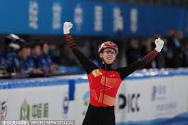 与此同时